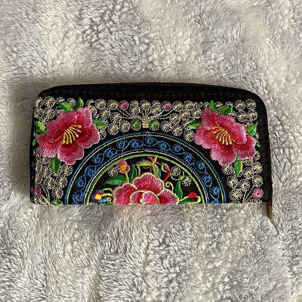 Floral Embroidered Zip-Around Women’s Wallet Black Pink Green Blue